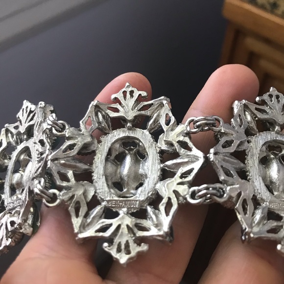 New Ben Amun clasp bracelet - Picture 3 of 3